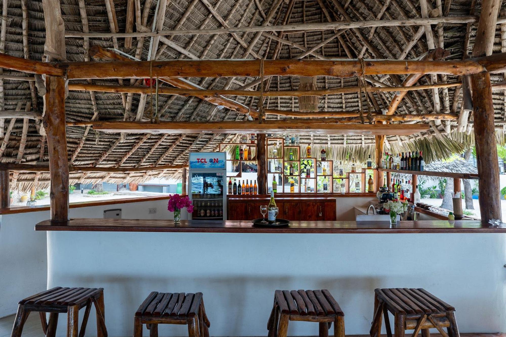 Manolo Beach Resort Ероа Экстерьер фото